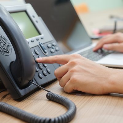 固定電話から携帯への電話料金を削減する方法を紹介！